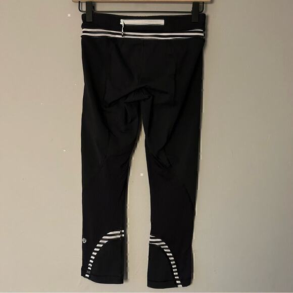 Lululemon Run: Inspire Crop II - Black/Classic Stripe Black White, Size 4, Rare - Picture 5 of 12